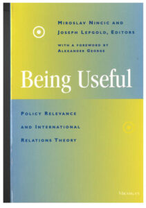 أن تكون مفيدًا أهمية السياسة ونظرية العلاقات الدولية